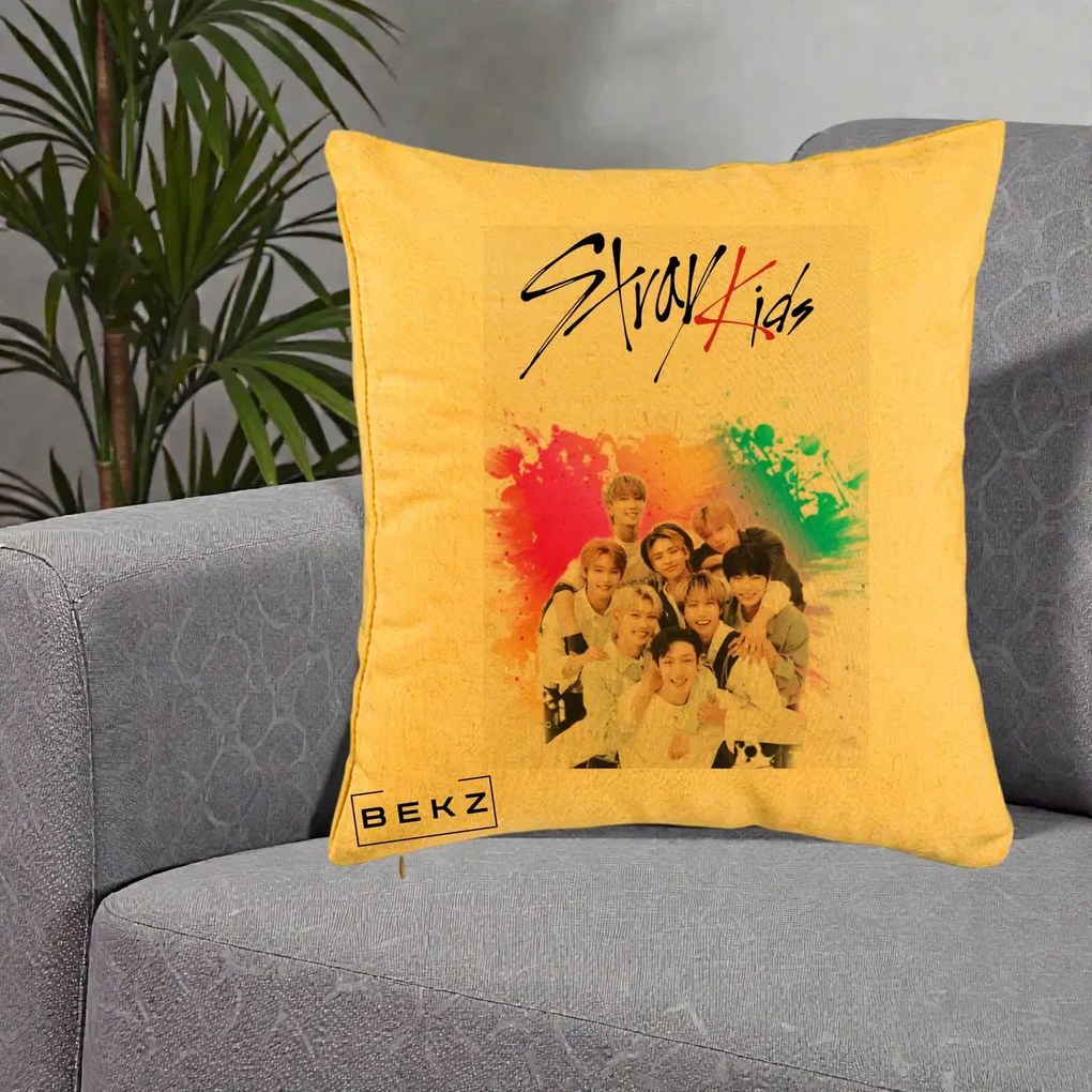 Perna Personalizata K-pop Stray Kids cu Splash Multicolor, 40x40 cm, Galben, Husa Detasabila, Perna Inclusa, BEKZ®