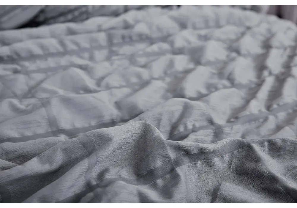 Lenjerie de pat neagră/gri din țesătură crep pentru pat de o persoană 140x200 cm Naomi – My House