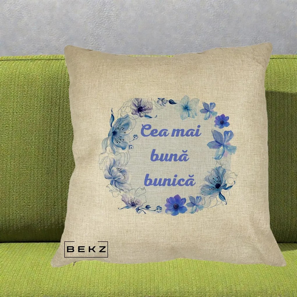 Cadou pentru Bunica - Perna Personalizata Cea Mai Buna Bunica Coronita Flori Albastre Acuarela, 40x40 cm, Crem, Husa Detasabila, Perna Inclusa, BEKZ®