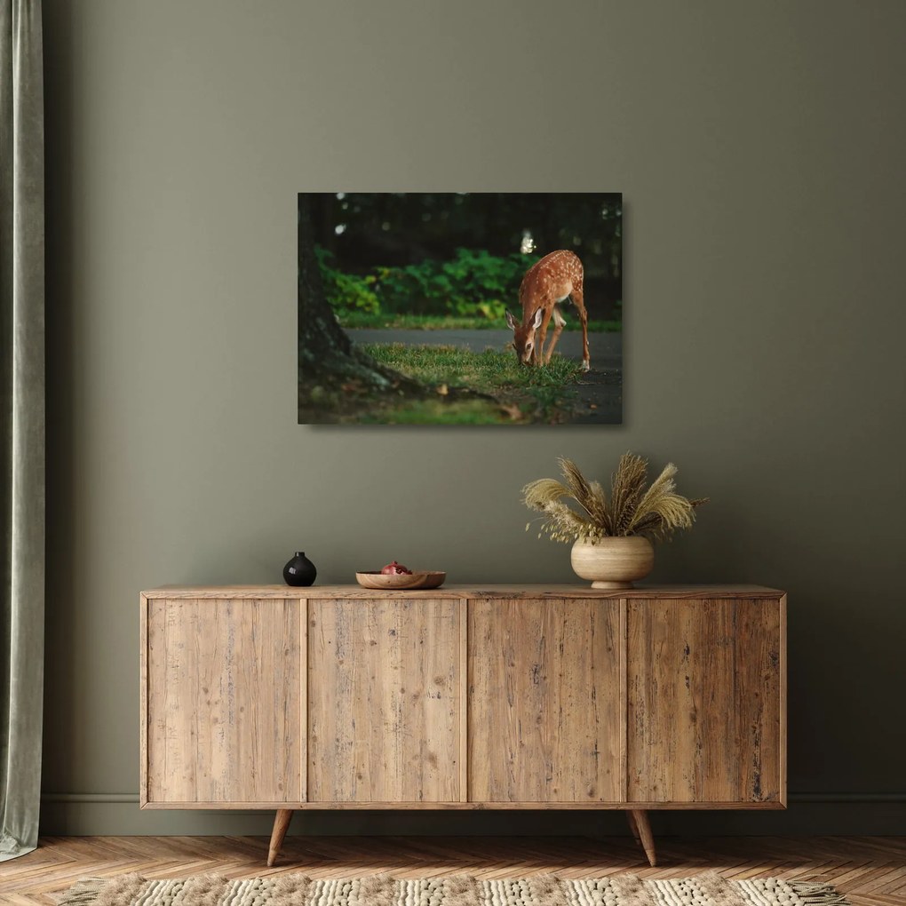 Tablou pe sticlă cu pui de cerb (70x50 cm)
