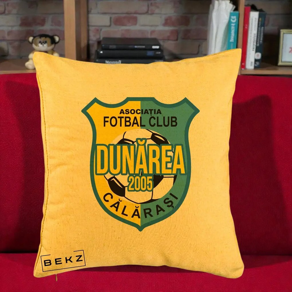 Perna Personalizata AFC Dunarea Calarasi 2005 Fotbal, 40x40 cm, Galben, Husa Detasabila, Perna Inclusa, BEKZ®