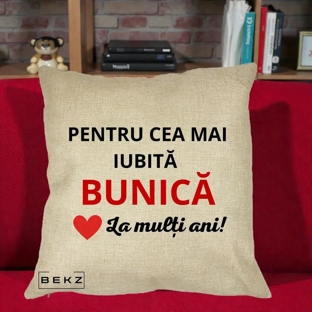 Cadou pentru Bunica - Perna Personalizata Pentru Cea Mai Iubita Bunica La Multi Ani Rosu, 40x40 cm, Crem, Husa Detasabila, Perna Inclusa, BEKZ®