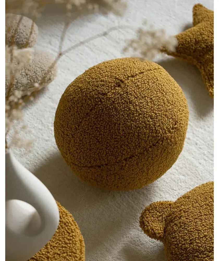 Pernă decorativă pentru copii maro cu tapițerie din țesătură bouclé Ball – Wigiwama