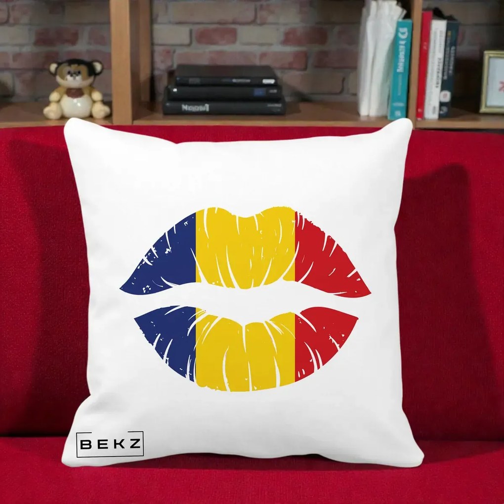 Perna Personalizata Buze Tricolor Romania, 40x40 cm, Alba Mata, Husa Detasabila, Perna Inclusa, BEKZ®
