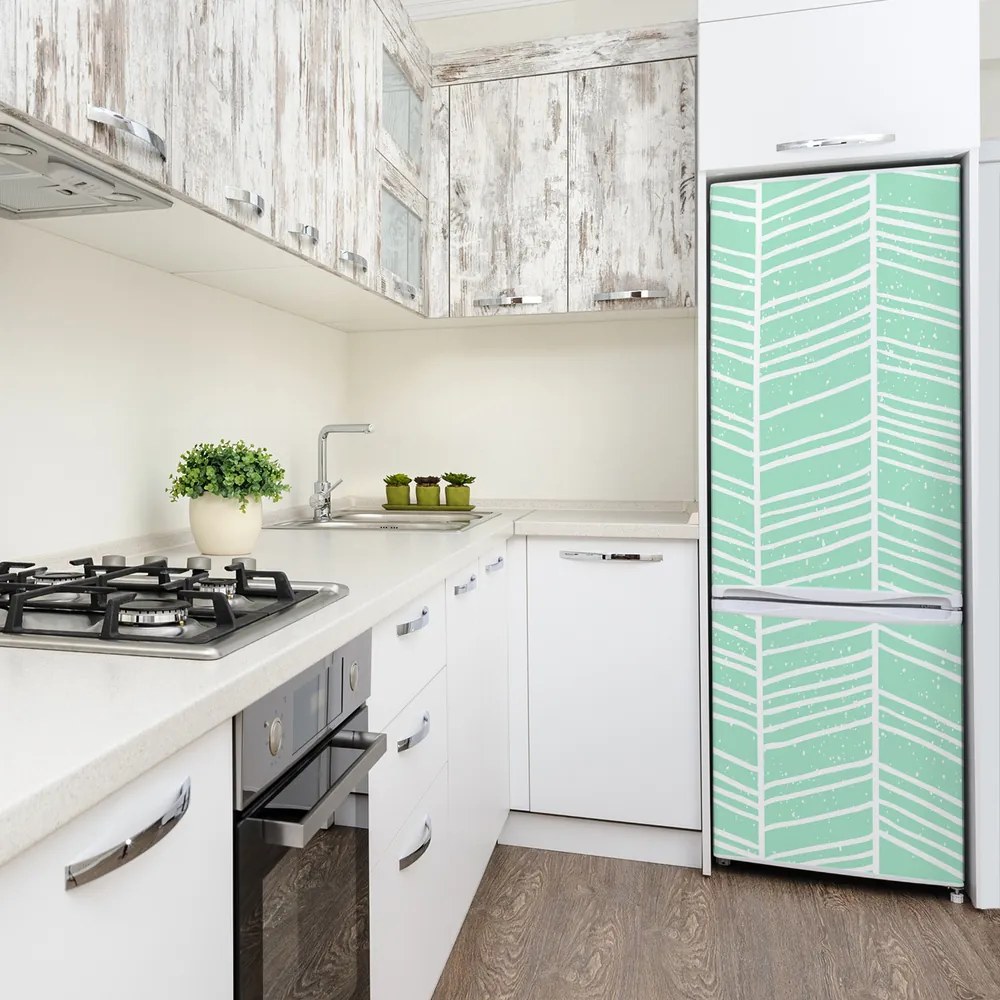 Autocolant pe frigider model spic