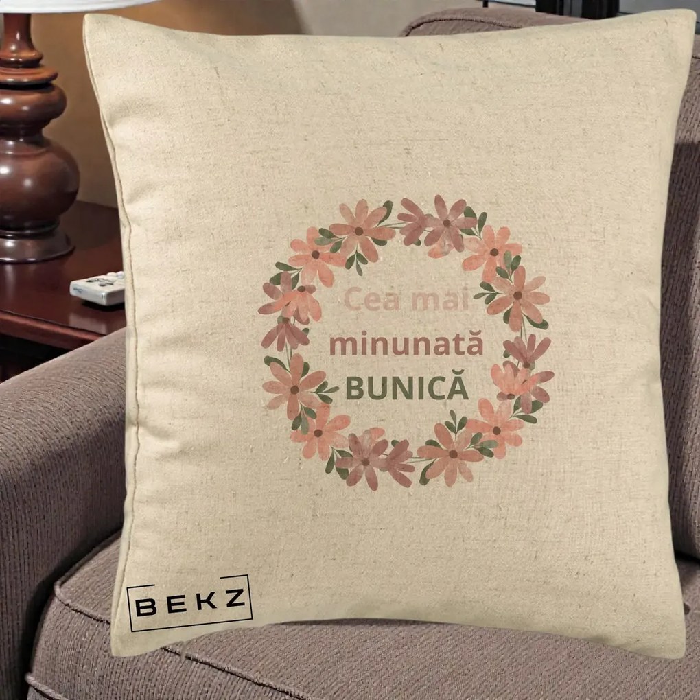 Cadou pentru Bunica - Perna Personalizata Cea Mai Minunata Bunica Coronita Flori Roz, 40x40 cm, Bej, Husa Detasabila, Perna Inclusa, BEKZ®