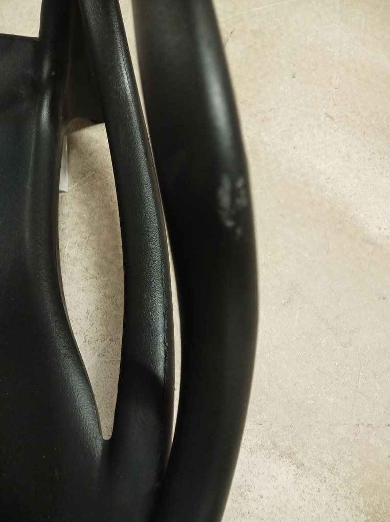 OFERTA Scaun din plastic negru KATO II. calitate.