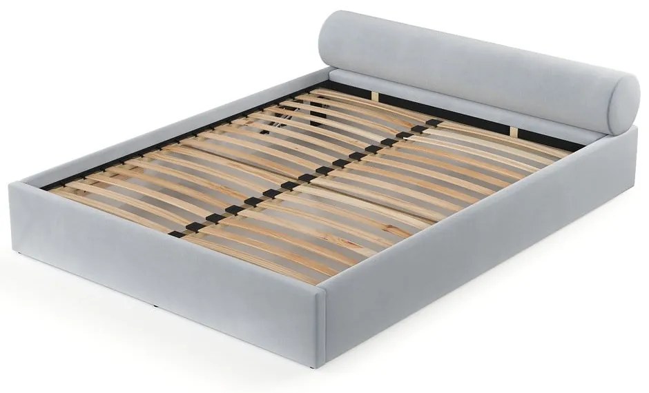 Pat matrimonial gri deschis tapițat cu spațiu de depozitare cu somieră 140x200 cm Solvo – Maison de Rêve