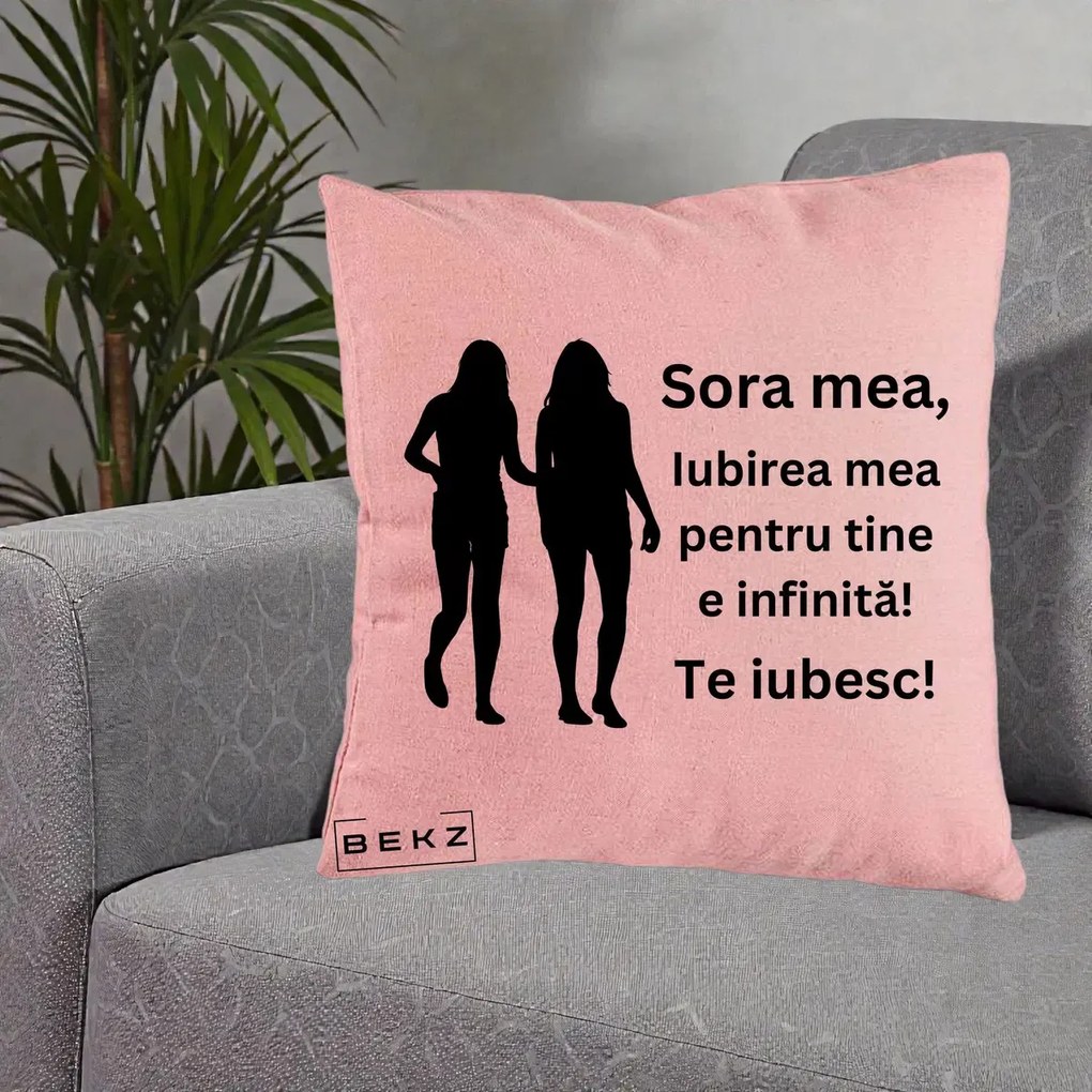Cadou pentru Sora - Perna Personalizata Sora Mea Te Iubesc Siluete Negre Tinand Maini, 40x40 cm, Roz, Husa Detasabila, Perna Inclusa, BEKZ®