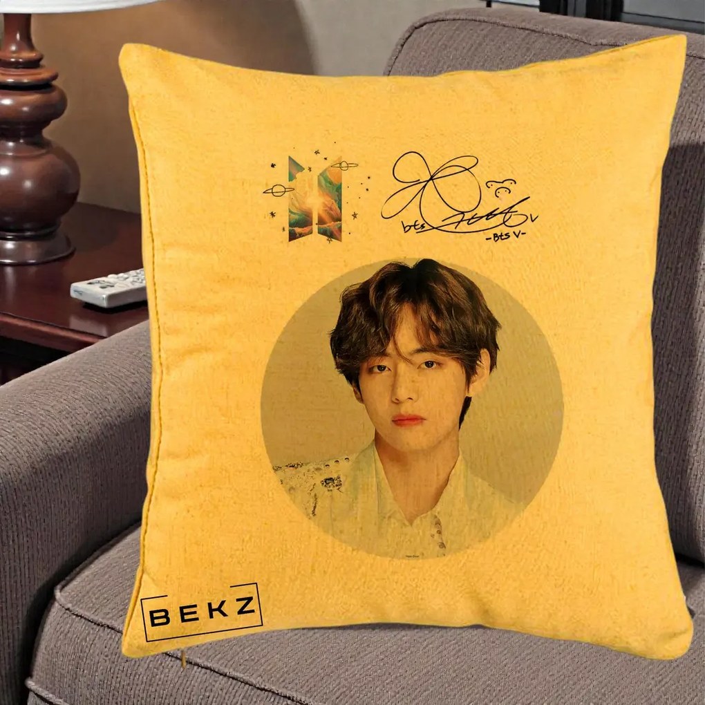 Perna Personalizata K-pop BTS V Taehyung Portret Cerc Autograf, 40x40 cm, Galben, Husa Detasabila, Perna Inclusa, BEKZ®