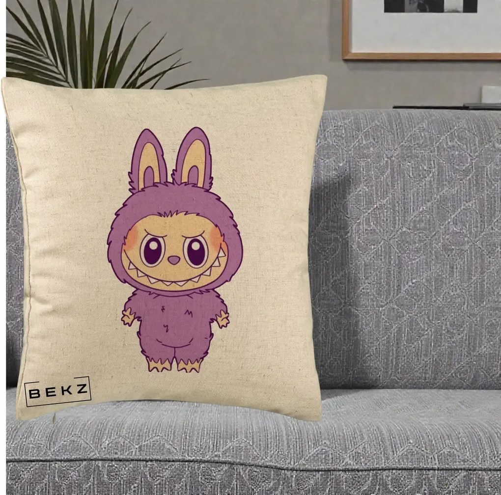 Perna Personalizata Labubu Violet Solo, 40x40 cm, Bej, Husa Detasabila, Perna Inclusa, BEKZ®