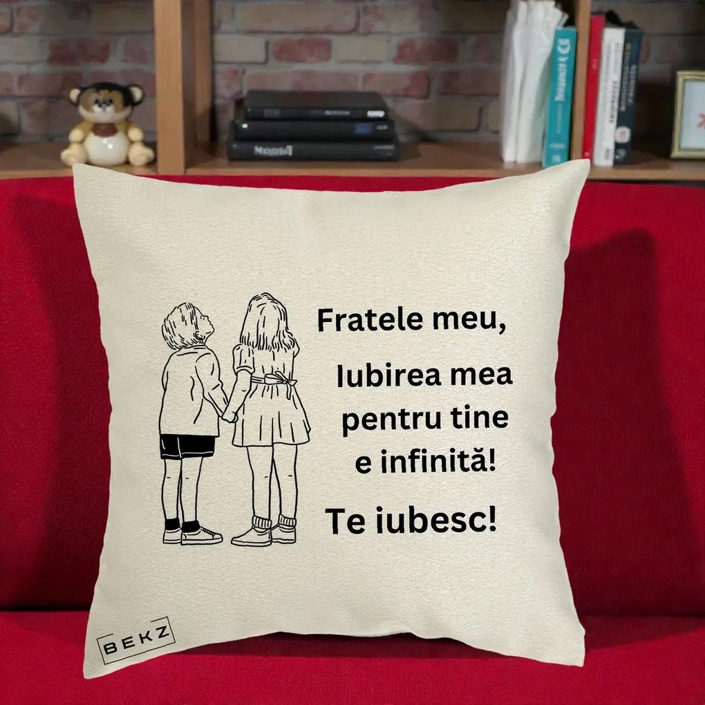 Cadou pentru Frate - Perna Personalizata Fratele Meu Te Iubesc Copii Tinand Maini Line Art, 40x40 cm, Ecru, Husa Detasabila, Perna Inclusa, BEKZ®