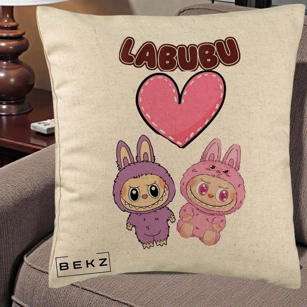 Perna Personalizata Labubu Cuplu Inima, 40x40 cm, Bej, Husa Detasabila, Perna Inclusa, BEKZ®