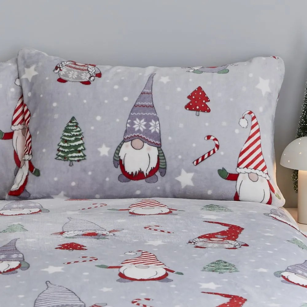 Lenjerie de pat gri din micropluș/cocolino pentru pat dublu, extinsă 230x220 cm Festive Gnomes – Catherine Lansfield