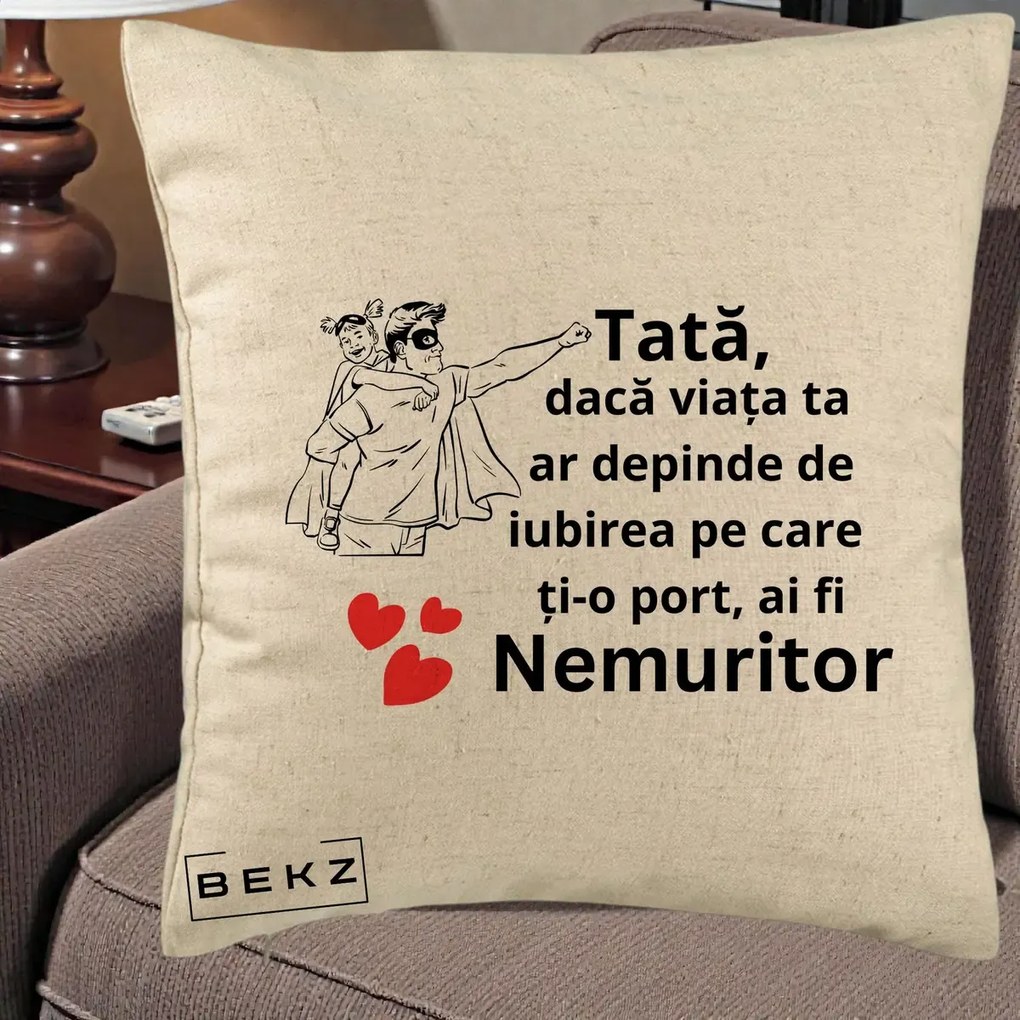 Cadou pentru Tata - Perna Personalizata Tata Nemuritor Supererou cu Masca, 40x40 cm, Bej, Husa Detasabila, Perna Inclusa, BEKZ®
