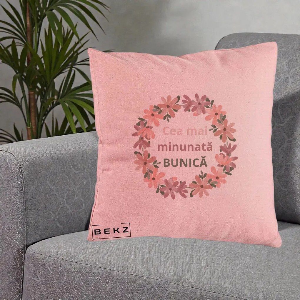 Cadou pentru Bunica - Perna Personalizata Cea Mai Minunata Bunica Coronita Flori Roz, 40x40 cm, Roz, Husa Detasabila, Perna Inclusa, BEKZ®