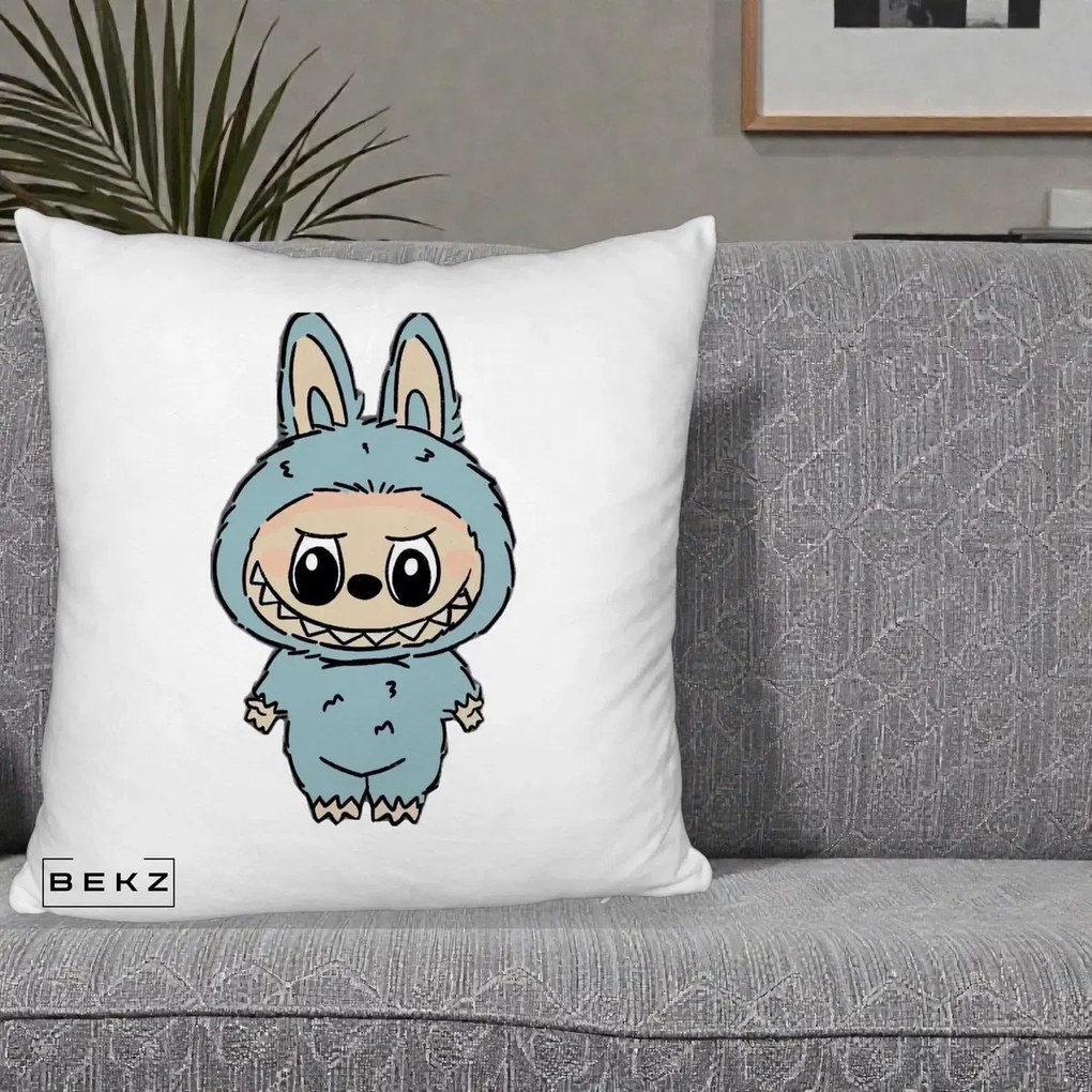 Perna Personalizata Labubu Albastru-Gri Solo, 40x40 cm, Alb Pufos, Husa Detasabila, Perna Inclusa, BEKZ®