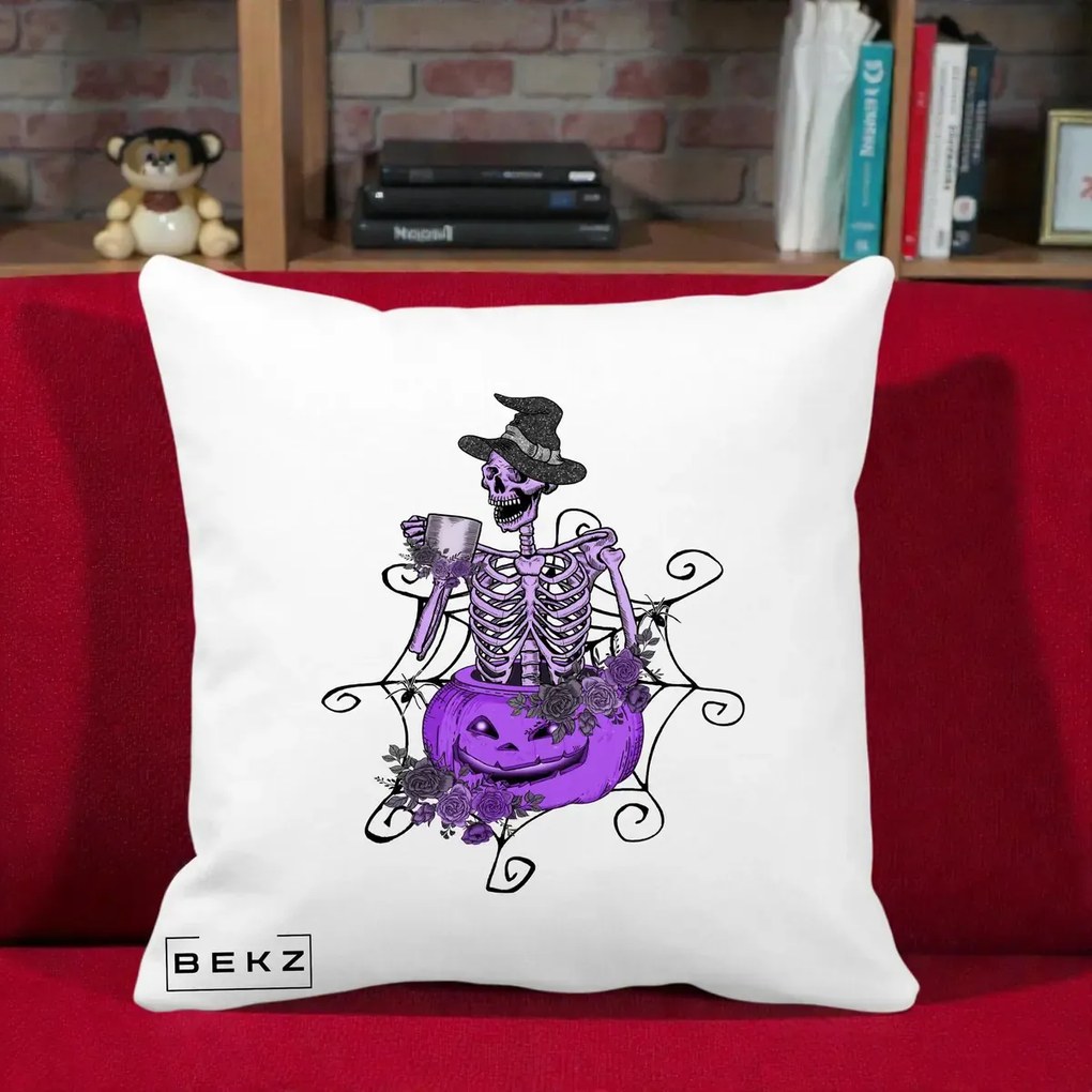 Perna Decorativa Schelet Vrajitor cu Dovleac Violet Halloween, 40x40 cm, Alba Mata, Husa Detasabila, Perna Inclusa, BEKZ®