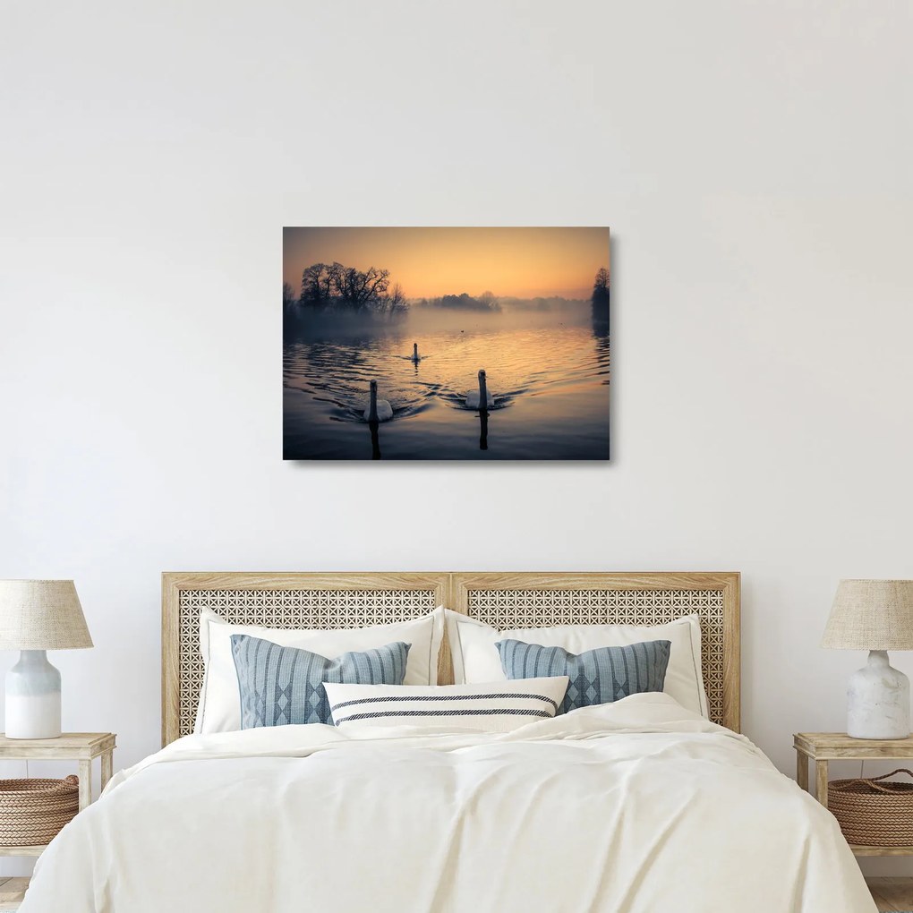 Tablou pe sticlă cu lebăde pe apă în ceață (70x50 cm)