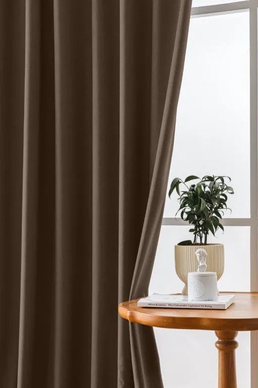 Draperie opaca maro VELVET 135x250 cm Sistem de agatare: Rejansa