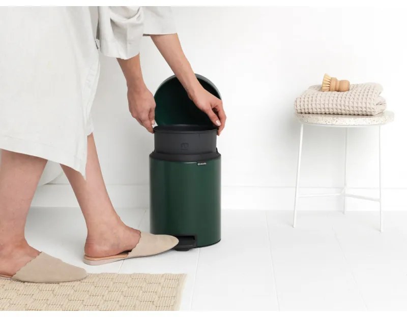 Cos de gunoi cu pedala Brabantia NewIcon 1003199, 5 L, Inchidere lina, Baza antiderapanta, Verde inchis