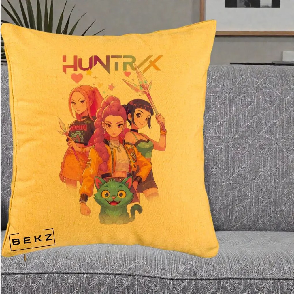 Perna Personalizata K-pop HUNTRX Trio Foto cu Pisica, 40x40 cm, Galben, Husa Detasabila, Perna Inclusa, BEKZ®