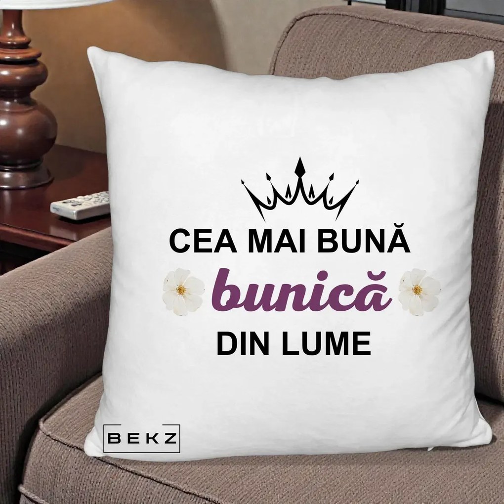 Cadou pentru Bunica - Perna Personalizata Cea Mai Buna Bunica Din Lume Coroana Mov Flori, 40x40 cm, Alb Pufos, Husa Detasabila, Perna Inclusa, BEKZ®