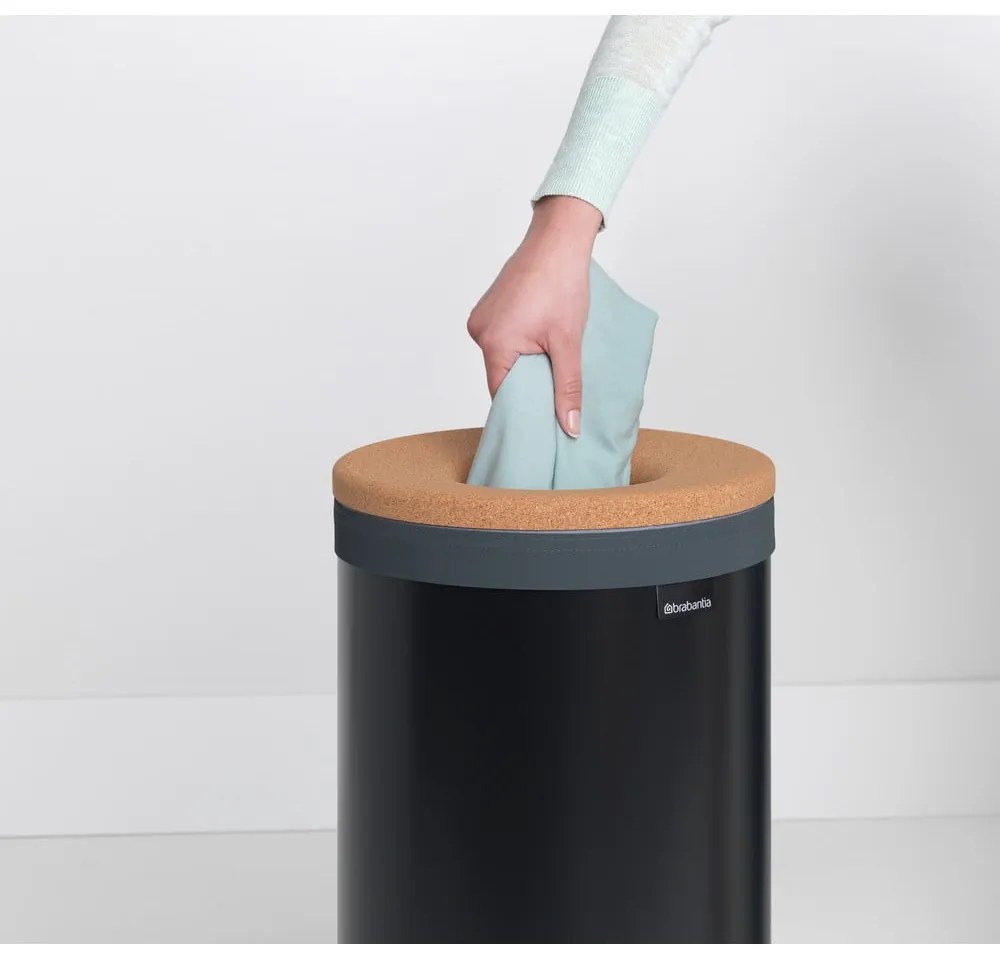 Coș de rufe negru mat din metal 35 l – Brabantia