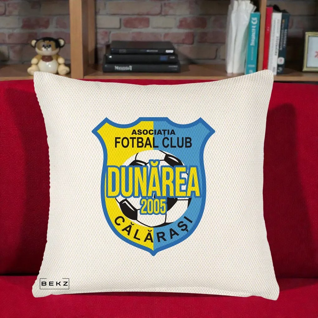Perna Personalizata AFC Dunarea Calarasi 2005 Fotbal, 40x40 cm, Crem Reliefat, Husa Detasabila, Perna Inclusa, BEKZ®