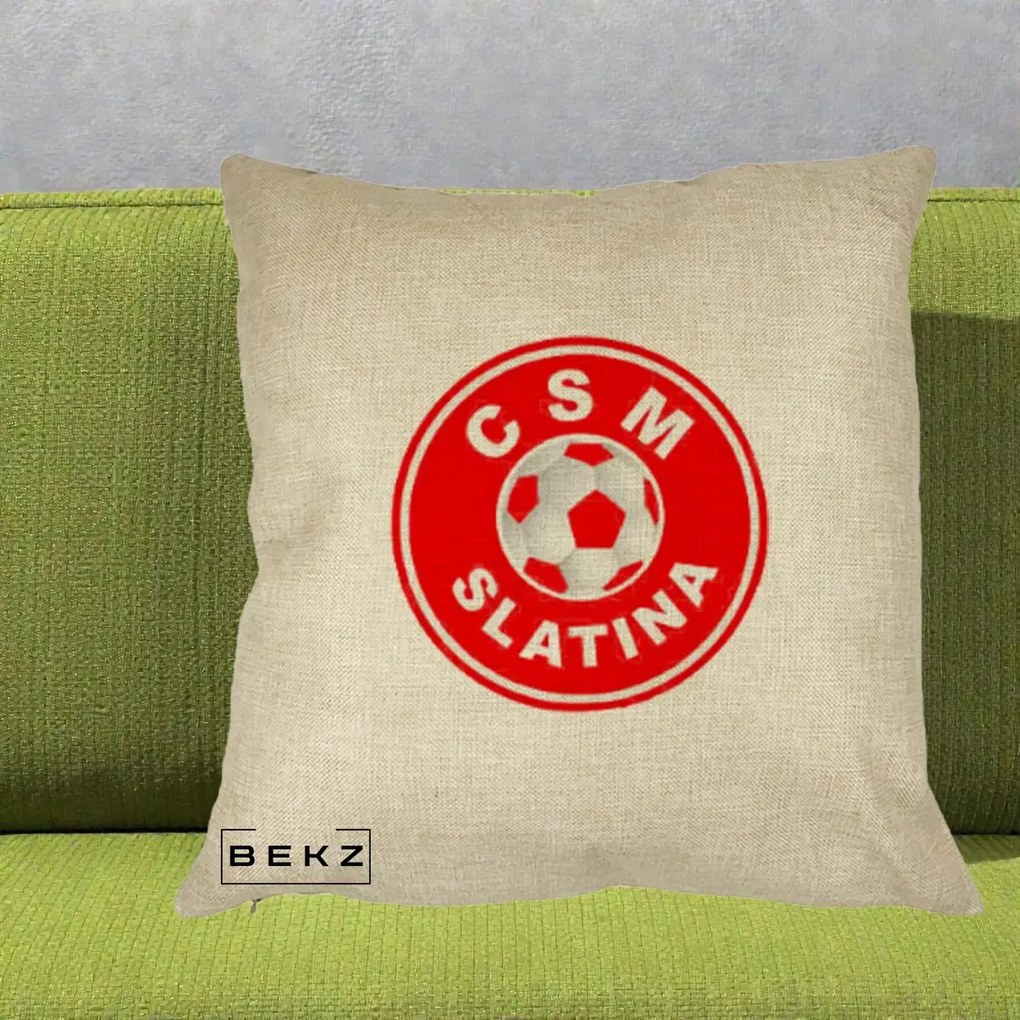 Perna Personalizata CSM Slatina Fotbal, 40x40 cm, Crem, Husa Detasabila, Perna Inclusa, BEKZ®