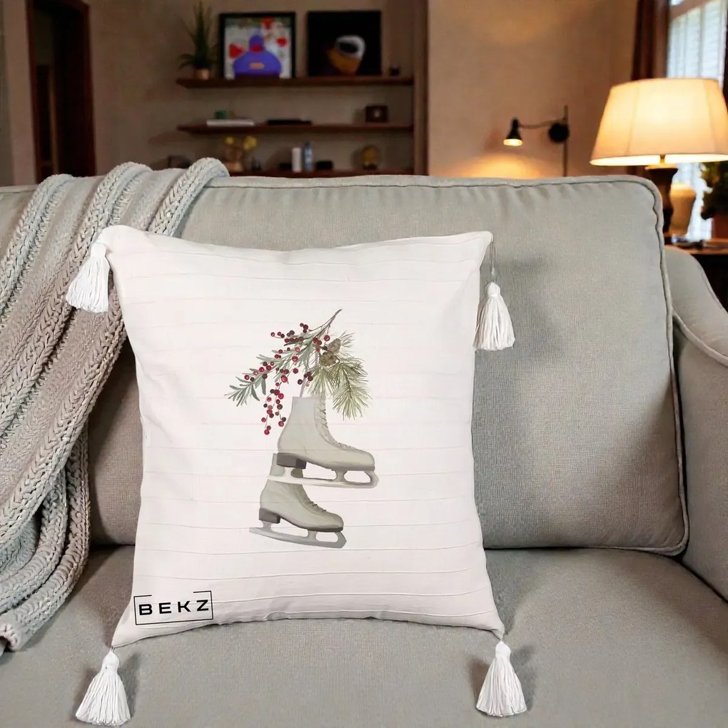 Perna Decorativa Patine cu Ramuri de Brad si Afine, 40x40 cm, Bej cu Franjuri, Husa Detasabila, Perna Inclusa, BEKZ®