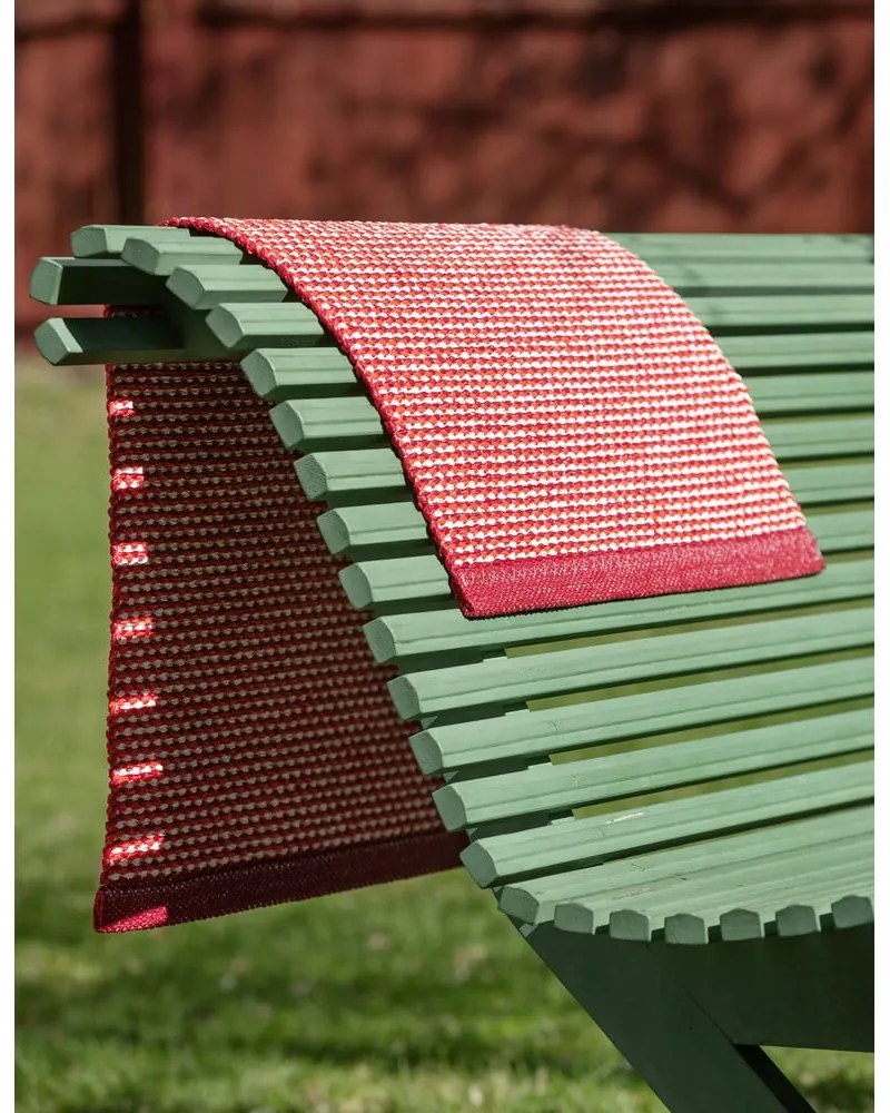 Covor tip traversă pentru interior și exterior roșu 70x200 cm Effi Dark Red – Pappelina