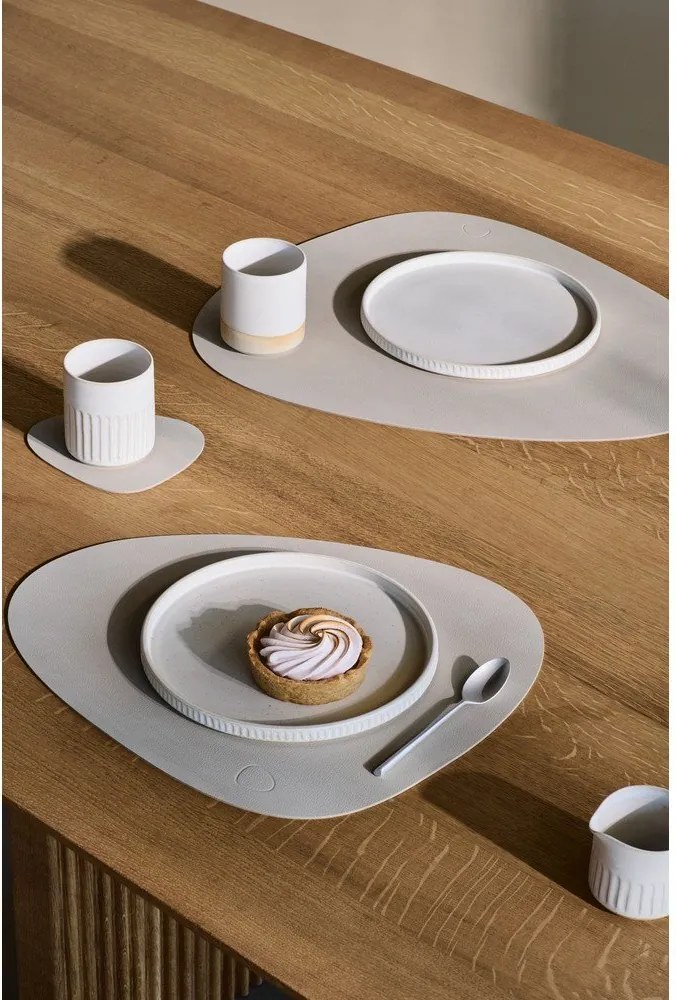Suport pentru farfurii din piele ecologică 37x44 cm Curve L Nupo – LIND DNA