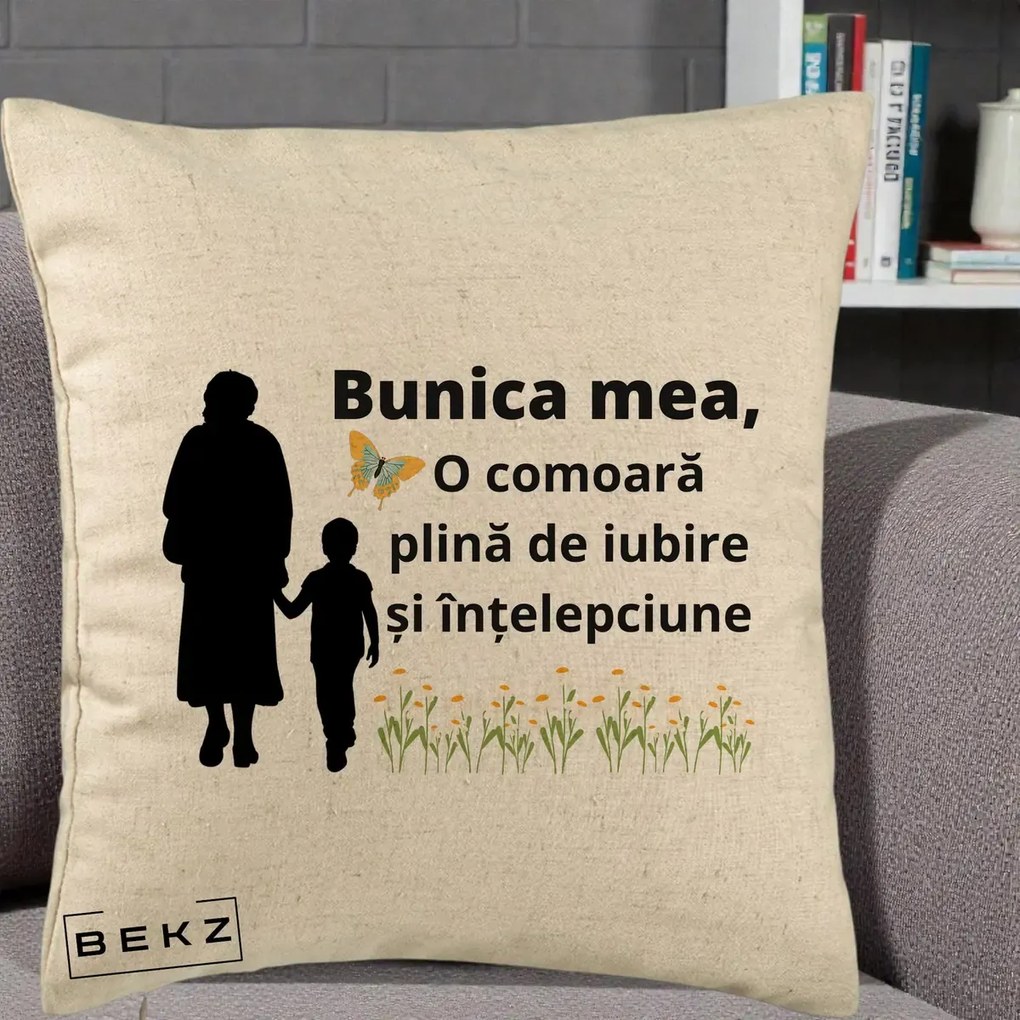 Cadou pentru Bunica - Perna Personalizata Bunica Mea Comoara cu Fluture si Baietel, 40x40 cm, Bej, Husa Detasabila, Perna Inclusa, BEKZ®