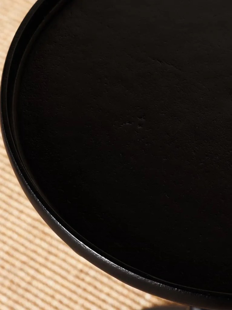 Măsuță laterală rotundă din aluminiu, negru, cu picior central ondulat și bază rotundă, 62 x 35 cm, „Graphic”