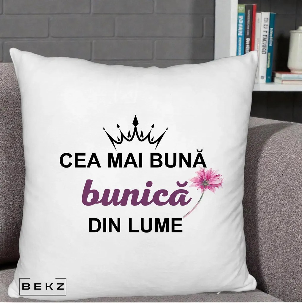Cadou pentru Bunica - Perna Personalizata Cea Mai Buna Bunica Din Lume Coroana Mov Floare Roz, 40x40 cm, Alb Pufos, Husa Detasabila, Perna Inclusa, BEKZ®