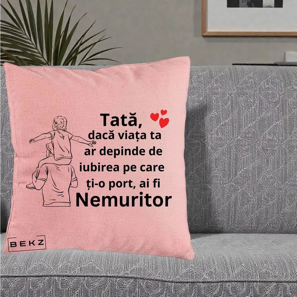 Cadou pentru Tata - Perna Personalizata Tata Supererou Nemuritor, 40x40 cm, Roz, Husa Detasabila, Perna Inclusa, BEKZ®