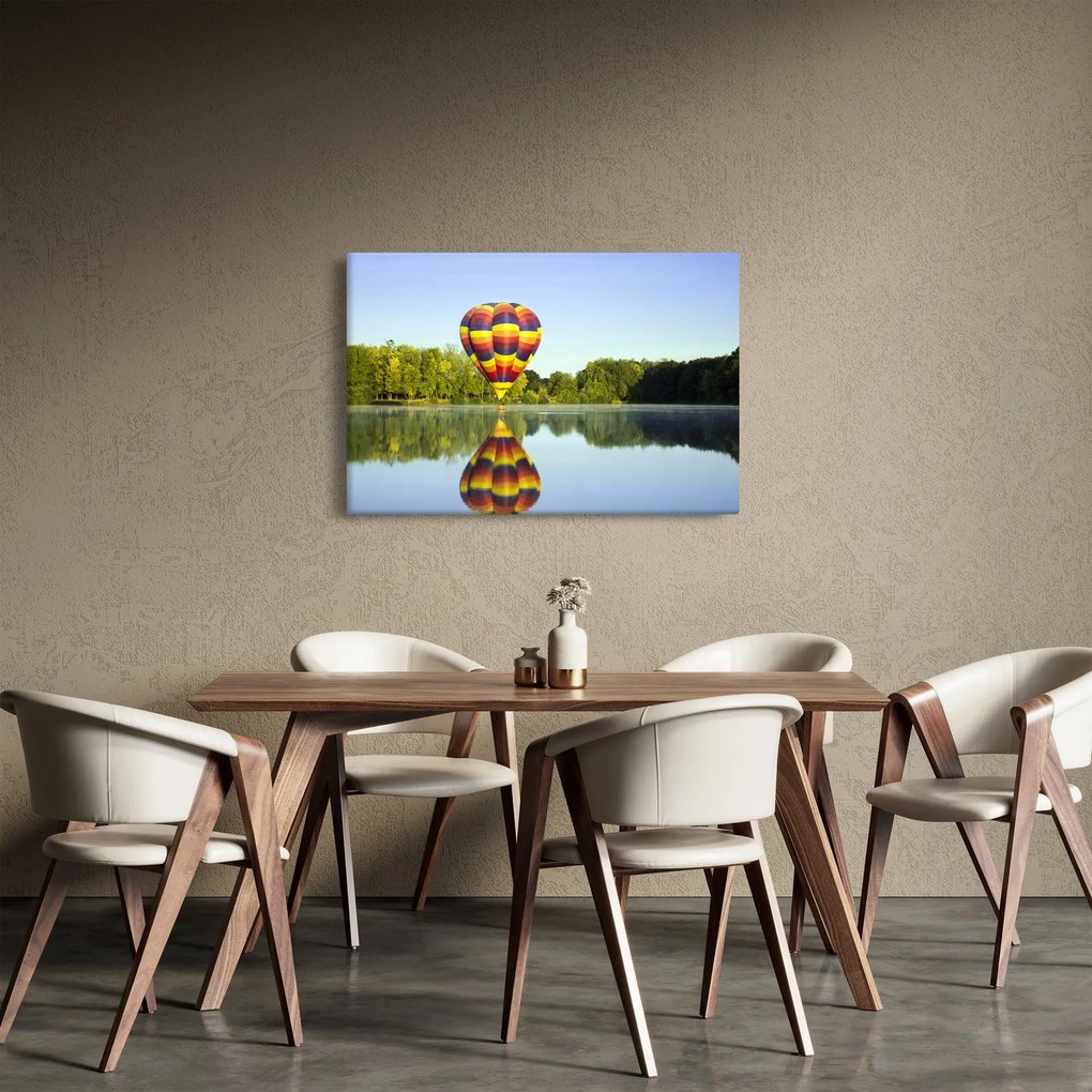 Tablou cu balon cu aer cald pe un lac (90x60 cm)