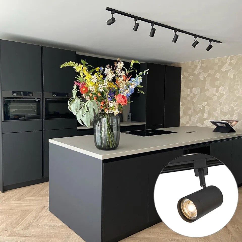 Sistem modern de iluminat pe șine cu 6 spoturi negre monofazate 200cm - Iconic Jeana