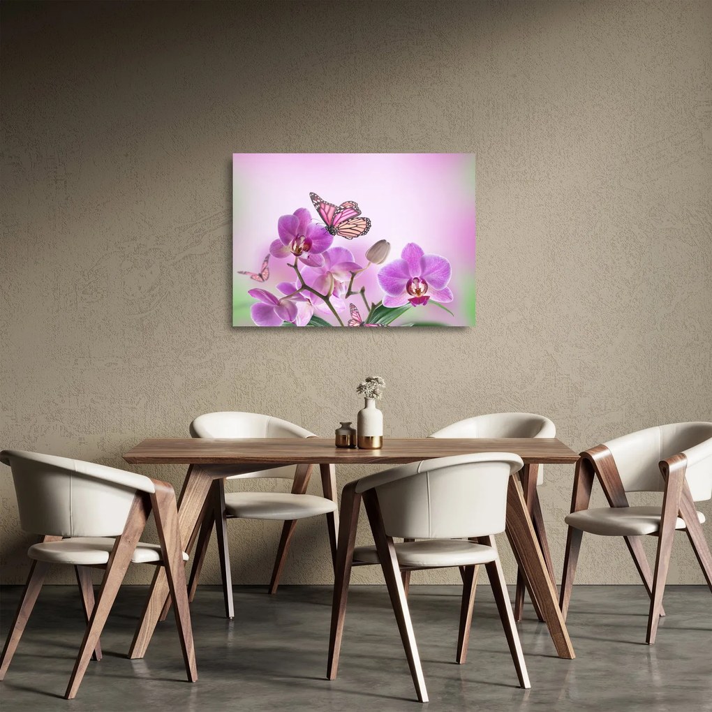 Tablou pe sticlă - Fluture pe flori de orhidee, liliac (70x50 cm)