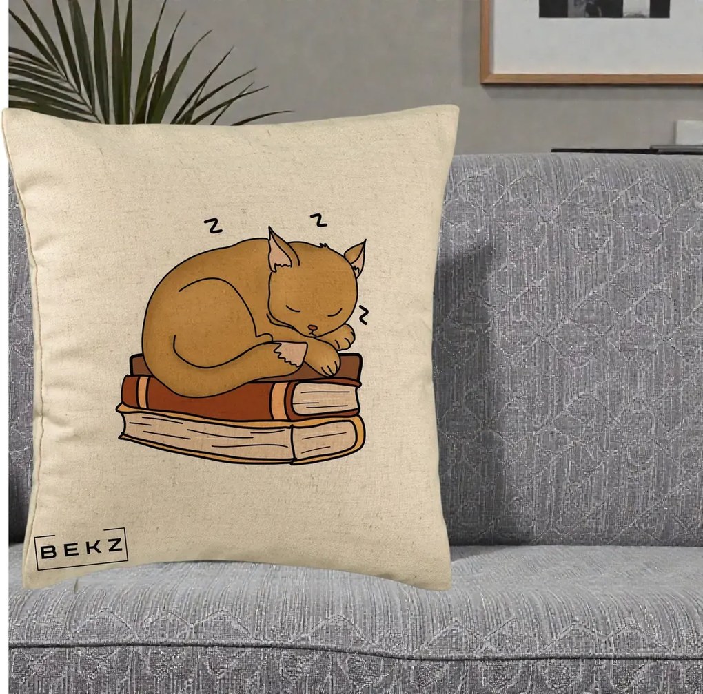Perna Decorativa Pisica Adormita pe Carti, 40x40 cm, Bej, Husa Detasabila, Perna Inclusa, BEKZ®