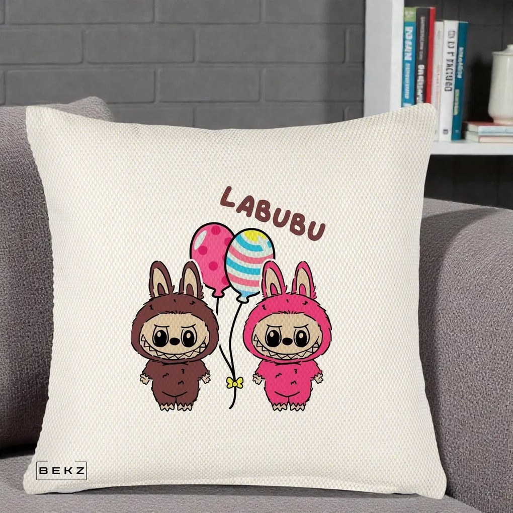 Perna Personalizata Labubu Cuplu cu Baloane, 40x40 cm, Crem Reliefat, Husa Detasabila, Perna Inclusa, BEKZ®