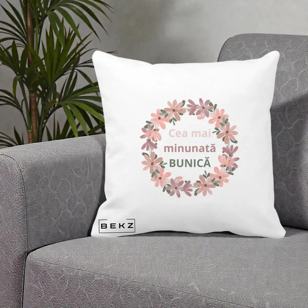 Cadou pentru Bunica - Perna Personalizata Cea Mai Minunata Bunica Coronita Flori Roz, 40x40 cm, Alba Mata, Husa Detasabila, Perna Inclusa, BEKZ®