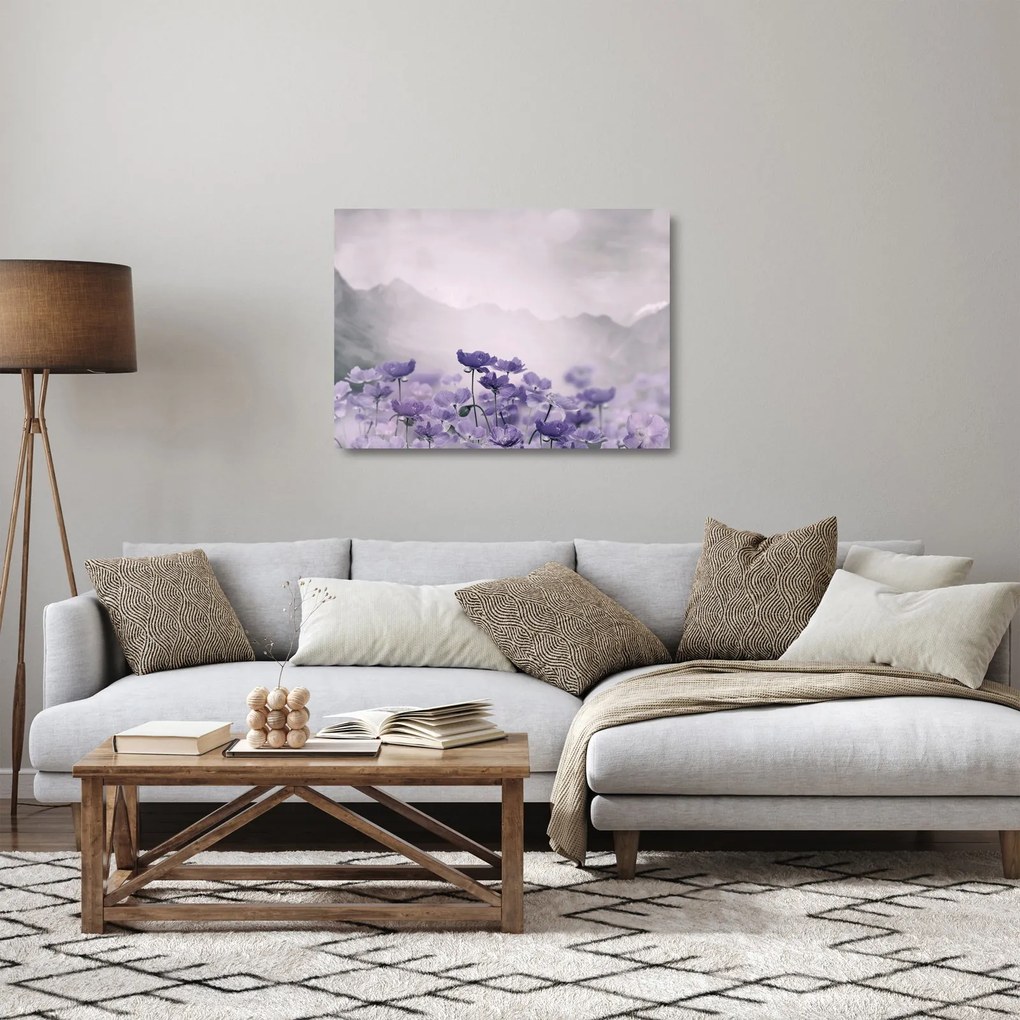 Tablou pe sticlă - Flori mov în munți (70x50 cm)