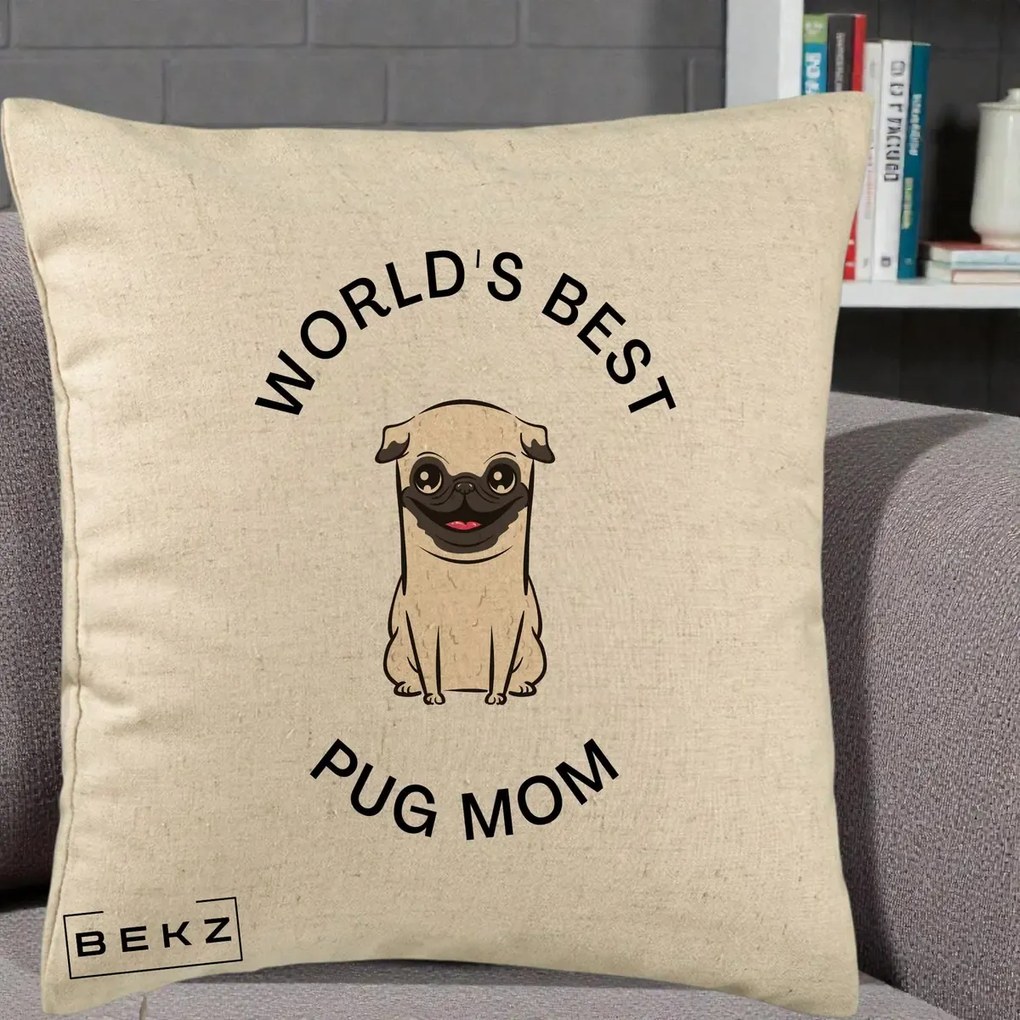 Cadou pentru Iubitorii de Caini - Perna Personalizata World's Best Pug Mom, 40x40 cm, Bej, Husa Detasabila, Perna Inclusa, BEKZ®