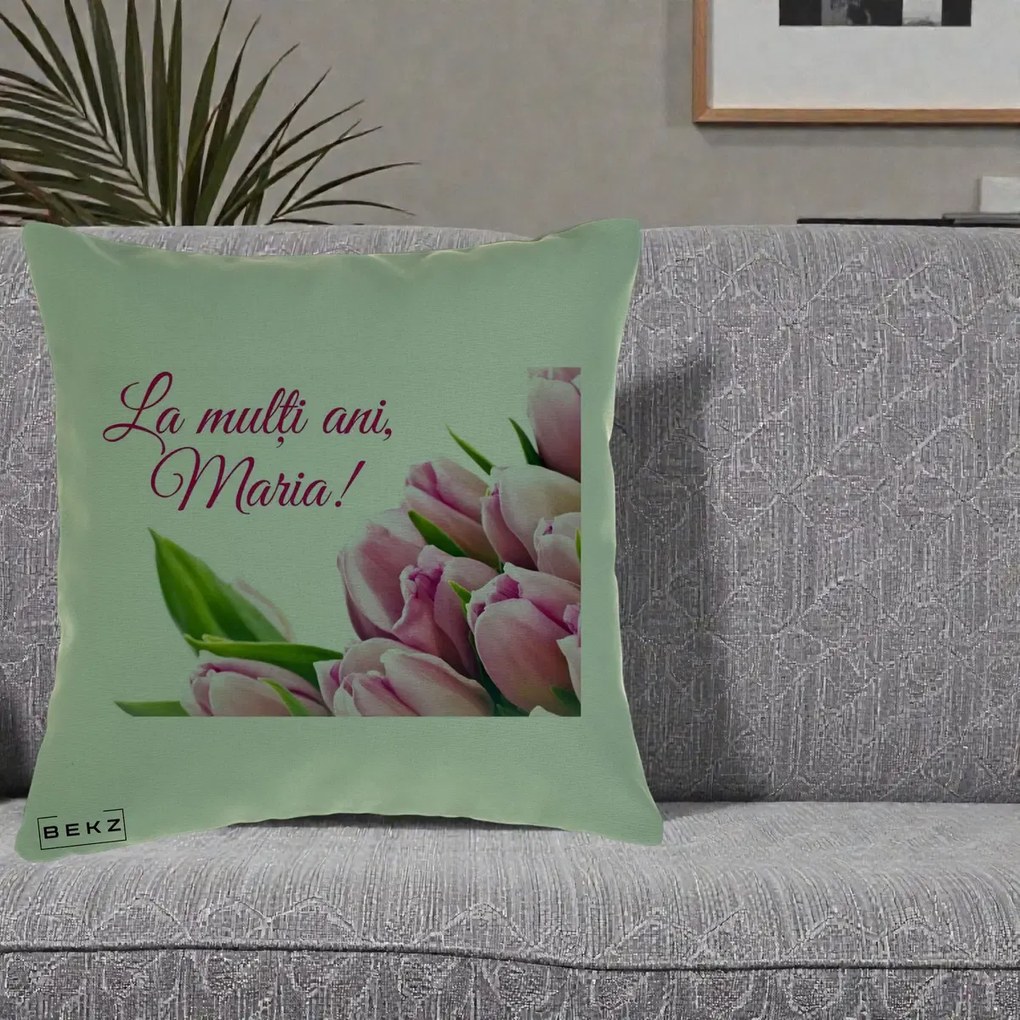 Cadou de Onomastica - Perna Personalizata La Multi Ani Maria Lalele, 40x40 cm, Verde, Husa Detasabila, Perna Inclusa, BEKZ®