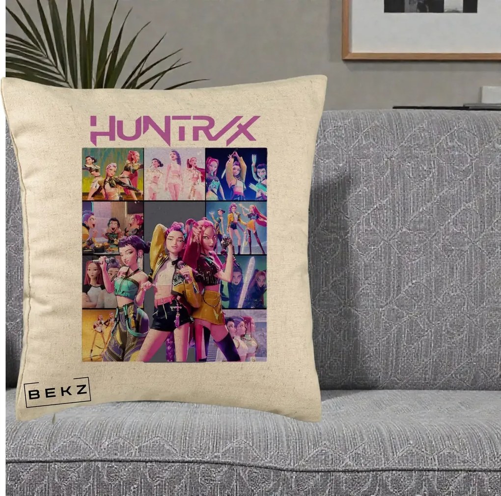 Perna Personalizata K-pop HUNTRX Colaj Animat Foto Grup, 40x40 cm, Bej, Husa Detasabila, Perna Inclusa, BEKZ®
