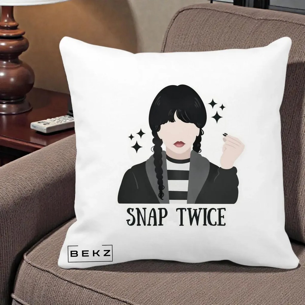 Perna Personalizata Wednesday Snap Twice, 40x40 cm, Alba Mata, Husa Detasabila, Perna Inclusa, BEKZ®