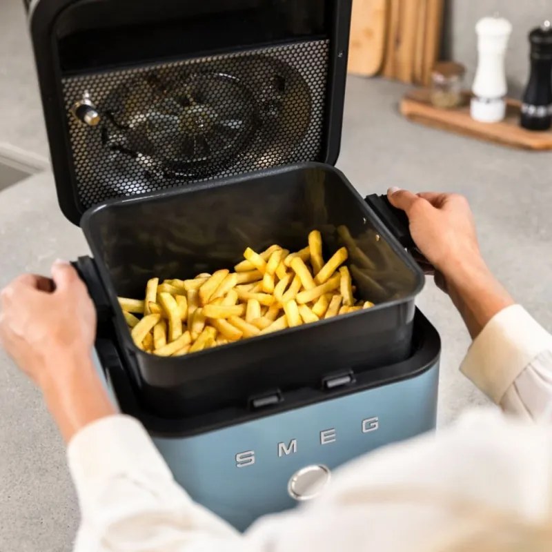 Friteuza cu aer cald Smeg Collezione AFC01SBMAU, 1450 W, 7,3 l, 40-200°C, 7 programe, Mod dublu, Comandă tactila, Timer, LED, Albastru