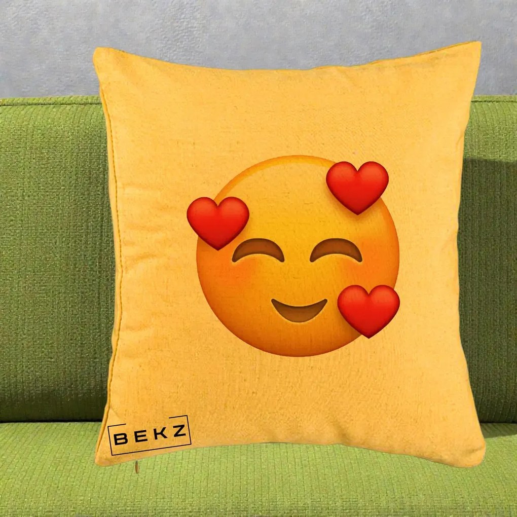 Perna Decorativa Emoji cu 3 Inimi, 40x40 cm, Galben, Husa Detasabila, Perna Inclusa, BEKZ®